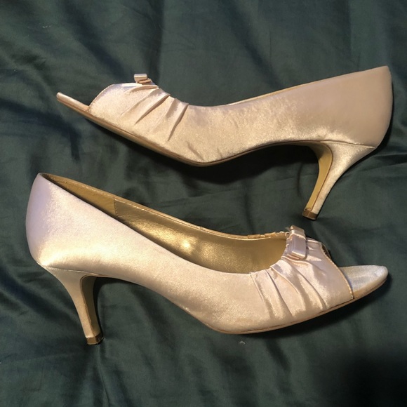 Satin natural open toe pump - Picture 2 of 3